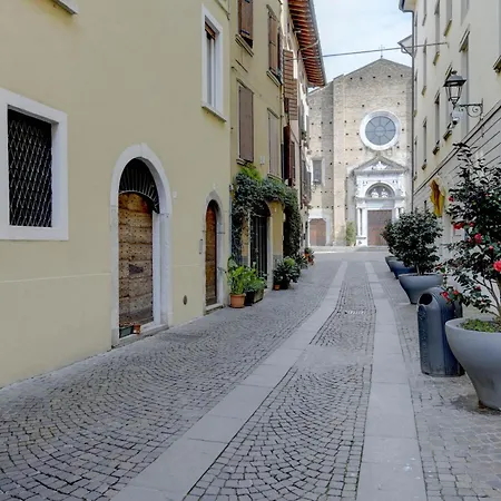 Living 12 - E Duomo A Pochi Passi * 살로